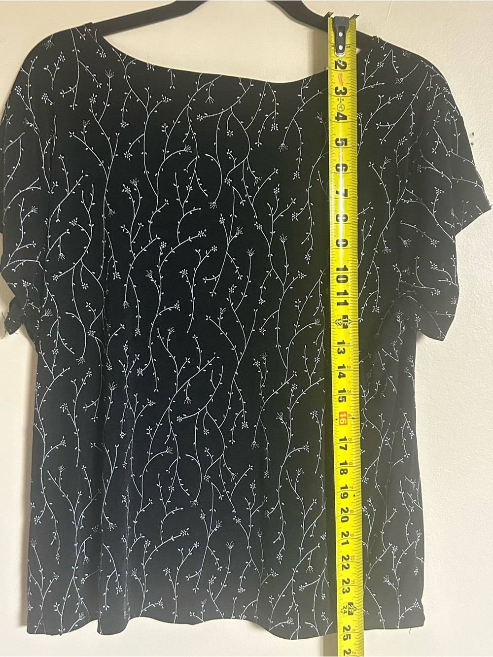 Briggs New York Black Tee with White Vine Motif - Picture 7 of 8